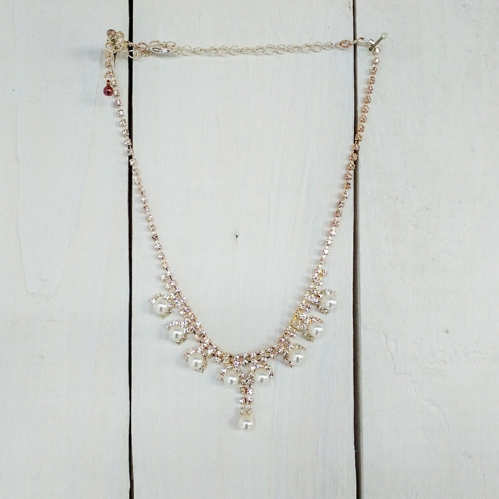 💎Pearl drop and rhinestone necklace💎